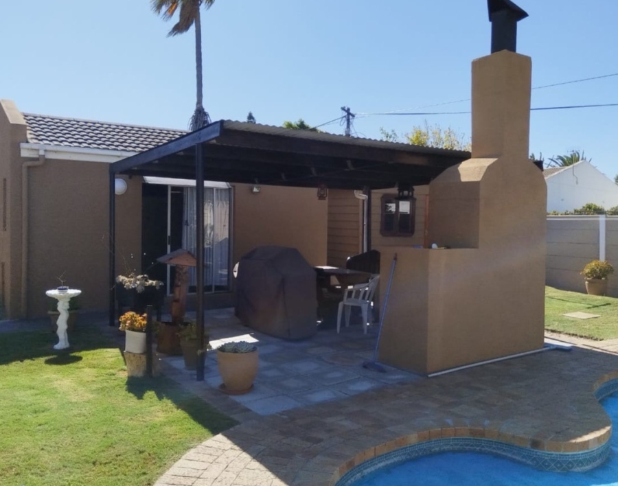 4 Bedroom Property for Sale in Bothasig Western Cape